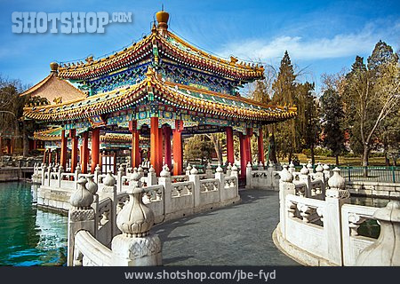 
                Peking, Beihai-park, Five-dragon-pavilions                   