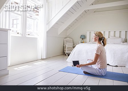 
                Frau, Meditation, Yoga, Lotussitz                   