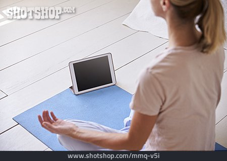 
                Meditation, Yoga, Online, Lotussitz, Tablet-pc                   