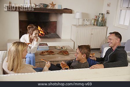 
                Zuhause, Familie, Pizza, Familienleben, Takeaway                   