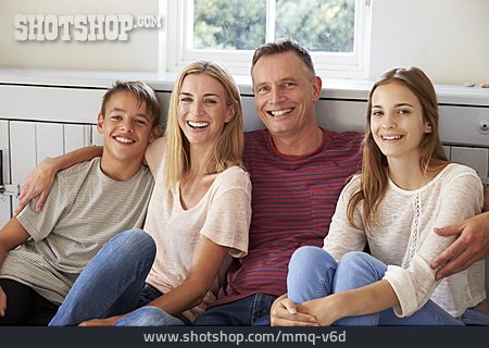 
                Glücklich, Zuhause, Familienporträt                   