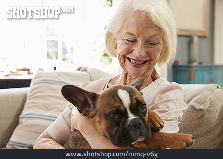 
                Seniorin, Hund, Französische Bulldogge                   