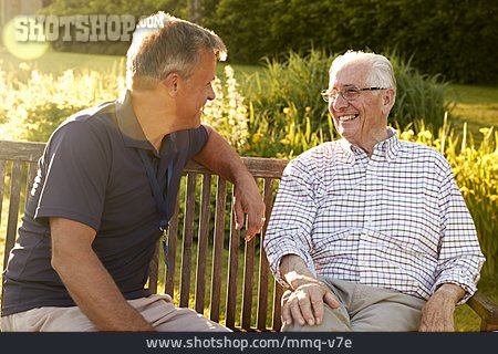 
                Seniorenheim, Gespräch, Reden, Altenpflege, Betreutes Wohnen                   