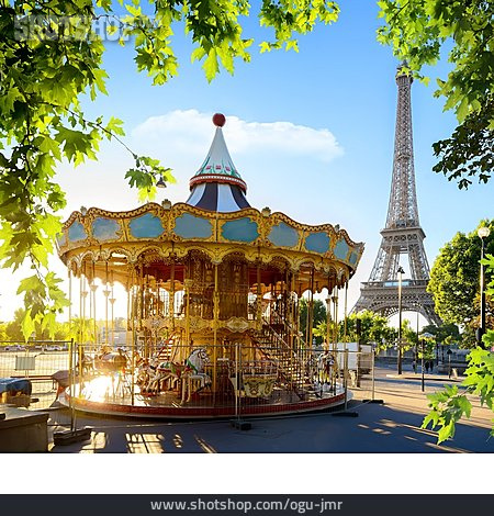
                Paris, Eiffelturm, Kinderkarussell                   