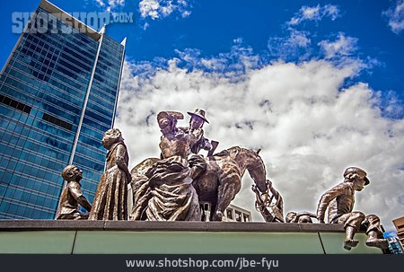 
                Statue, Brisbane, King George Square                   