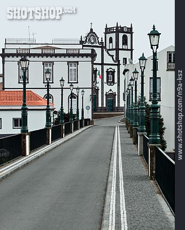 
                Ponta Delgada                   