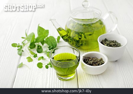 
                Kräutertee, Grüner Tee, Teeblätter                   