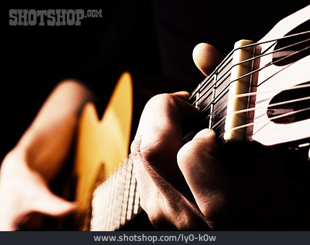 
                Gitarre, Saiteninstrument, Gitarre Spielen                   