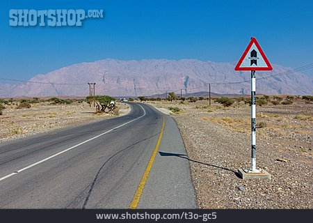 
                Landstraße, Oman                   