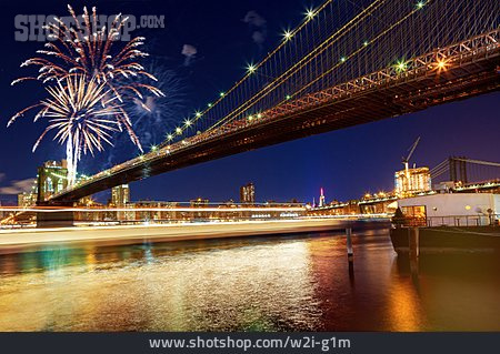 
                Feuerwerk, New York, Brooklyn Bridge, Hudson River                   