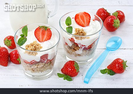 
                Joghurt, Erdbeerjoghurt                   
