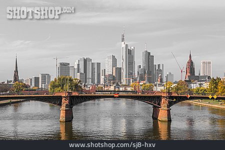 
                Skyline, Frankfurt Am Main, Ignatz-bubis-brücke                   