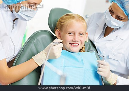 
                Zahnbehandlung, Patientin, Kinderzahnarzt                   