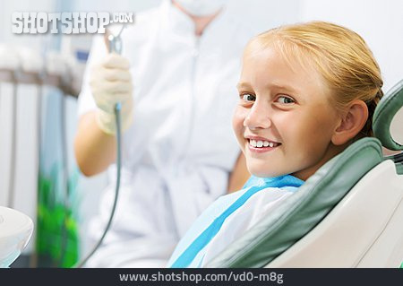 
                Mädchen, Zahnbehandlung, Patientin, Kinderzahnarzt                   