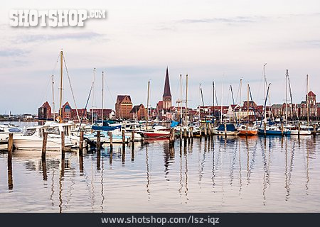 
                Warnow, Yachthafen, Rostock                   
