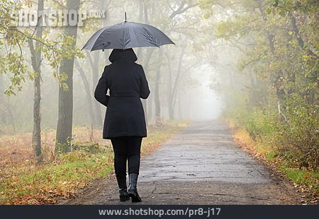 
                Spaziergang, Regenschirm, Regenwetter                   