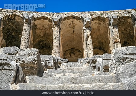 
                Amphitheater, Aspendos, Pamphylien                   