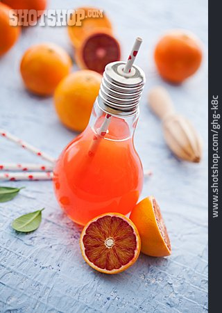 
                Orangensaft, Glühbirne, Strohhalm                   