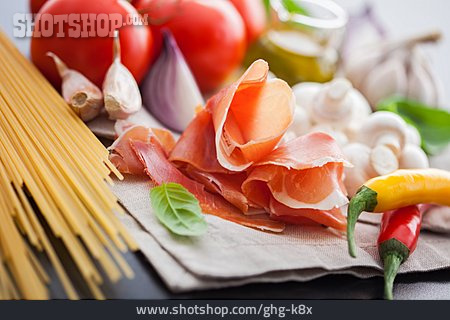 
                Spaghetti, Parmaschinken, Italienische Küche                   