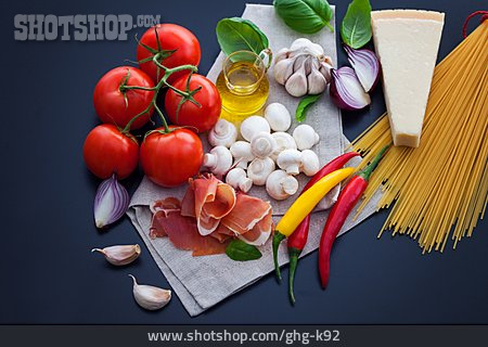 
                Spaghetti, Parmaschinken, Parmesan, Italienische Küche                   