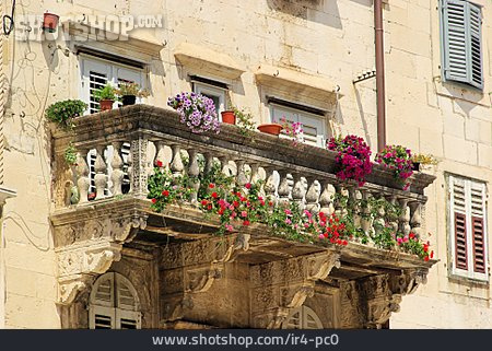 
                Balkon, Blumenschmuck, Split                   