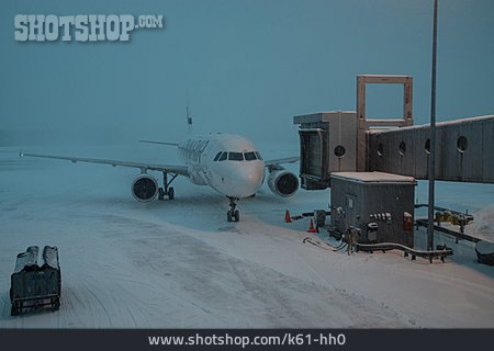 
                Flugzeug, Flughafen, Verschneit                   