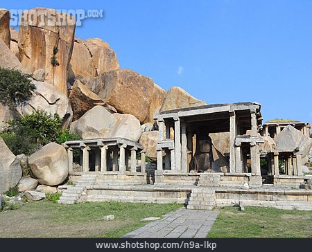 
                Tempel, Hampi, Vijayanagara                   