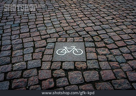 
                Fahrradweg, Kopfsteinpflaster                   