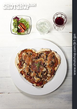 
                Romantisch, Abendessen, Salamipizza                   