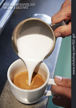 
                Milch, Eingießen, Cappuccino                   