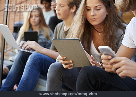 
                Mobile Kommunikation, Schule, Schüler, Online                   