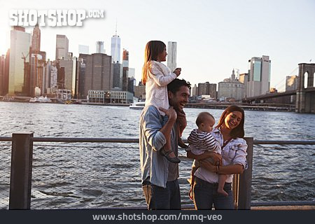 
                Kind, Städtereise, New York, Familienausflug                   