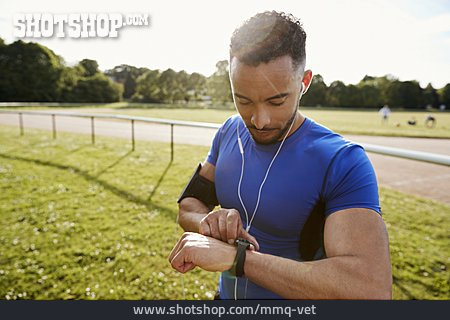 
                Kontrolle, Sportler, Armbanduhr, Smartwatch                   