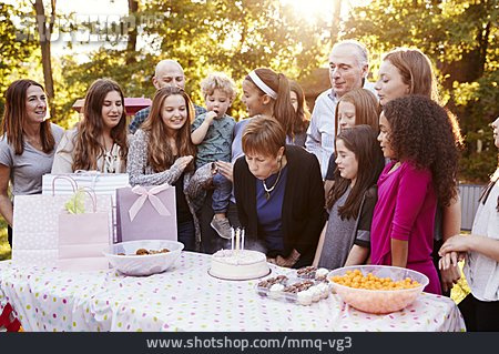 
                Familie, Freunde, Gartenparty, Geburtstagsfeier                   
