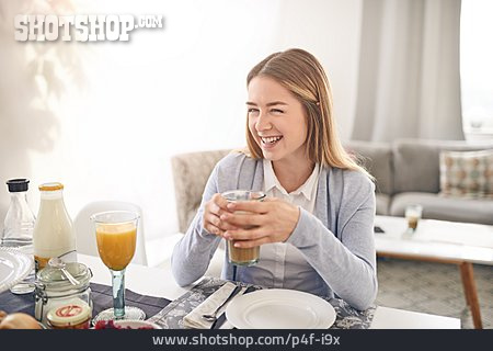 
                Junge Frau, Trinken, Kaffee, Frühstücken                   