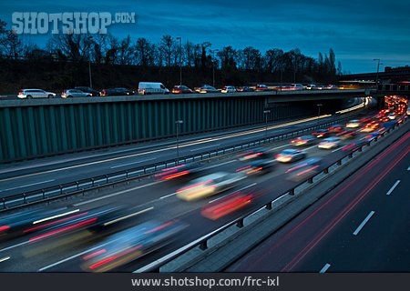 
                Autobahn, Rushhour, Straßenverkehr, Stadtautobahn                   