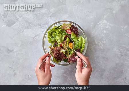 
                Salat, Vermischen                   