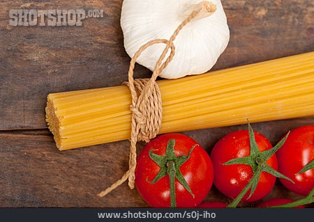
                Knoblauch, Tomaten, Spaghetti                   