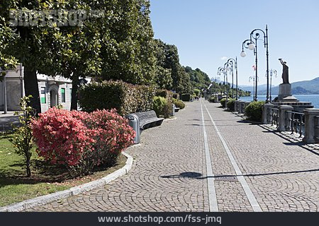 
                Promenade, Lago Maggiore, Intra                   