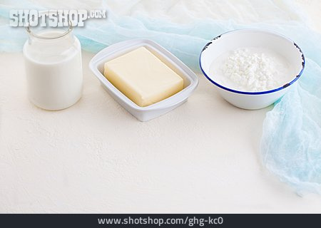 
                Milch, Butter, Hüttenkäse                   