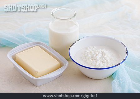 
                Milch, Butter, Hüttenkäse                   