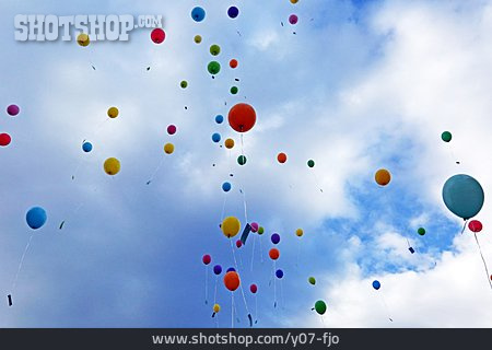 
                Fliegen, Luftballons                   