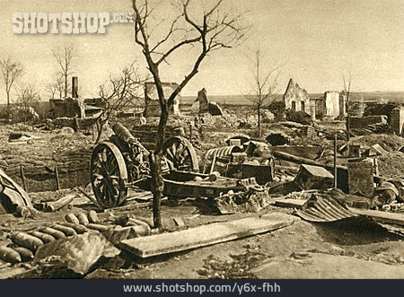 
                Erster Weltkrieg, Schlachtfeld, Roisel, 10-cm-kanone                   