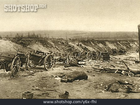 
                Zerstörung, Erster Weltkrieg, Englische Batterie                   