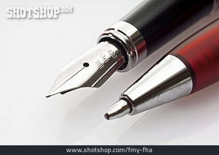 
                Kugelschreiber, Füller, Federhalter                   