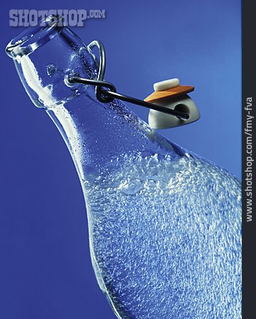 
                Mineralwasser, Bügelflasche                   