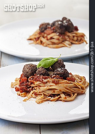 
                Spaghetti, Tomatensauce, Fleischbällchen                   