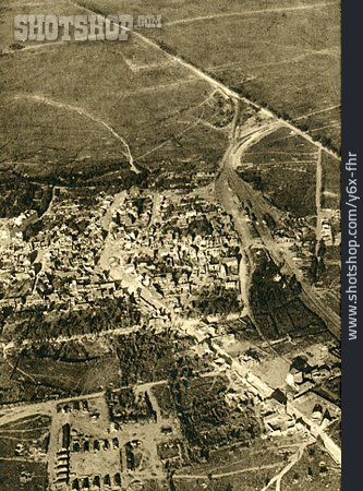 
                Luftbild, Erster Weltkrieg, Bapaume                   