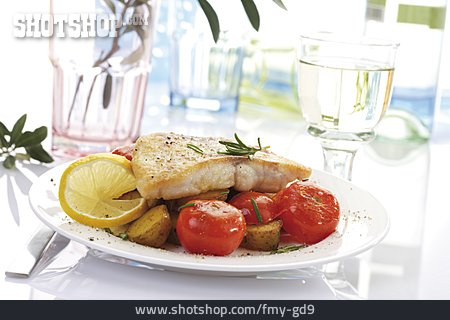 
                Fischgericht, Mittagessen, Victoriaseebarschfilet                   