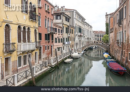 
                Wasserstraße, Venedig, Wohnhäuser                   